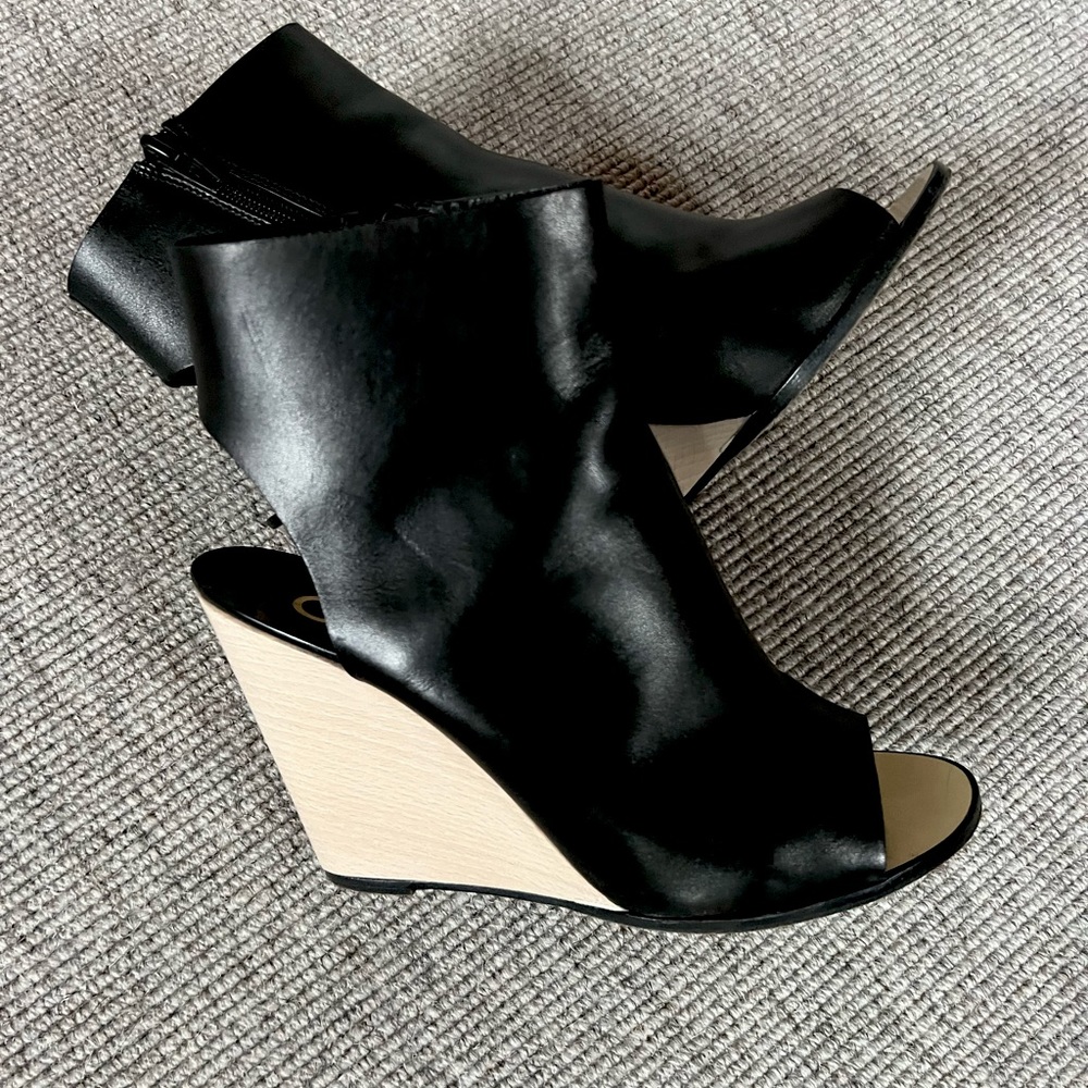 CHANEL Wedges